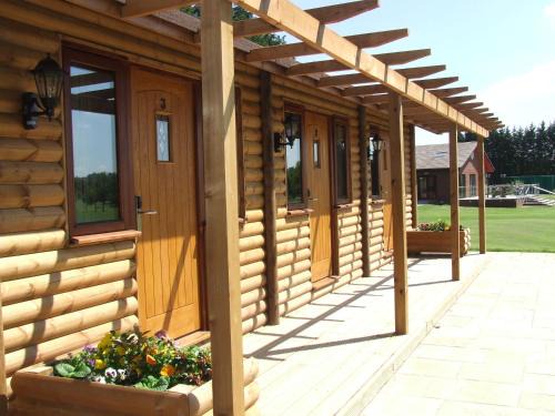 Walsall Hotel | Discover Calderfields Golf & Country Club with Family-Friendly Perks