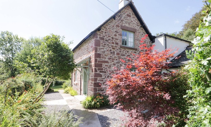 Holmrook Cottage | Character-Filled CALDHU COTTAGE: Pet-Friendly Retreat