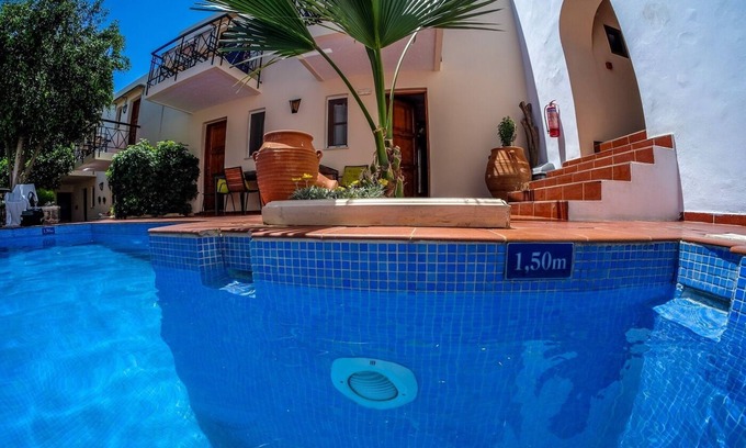 Atsipópoulon Apartment | Calergi 16: Gorgeous 1 BDR Apartment with Pool & Terrace