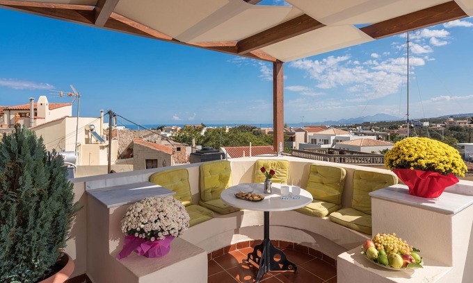 Atsipópoulon Apartment | Calergi 8: 2 BDR Apartment with Pool and Scenic Terrace