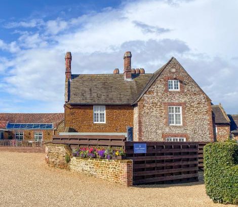 Hunstanton House | Explore Caley: Eco-Friendly Stay with Premium Amenities