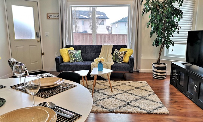 Tuscany Apartment | Stylish 2BR Suite Near Downtown Calgary & Banff Adventure