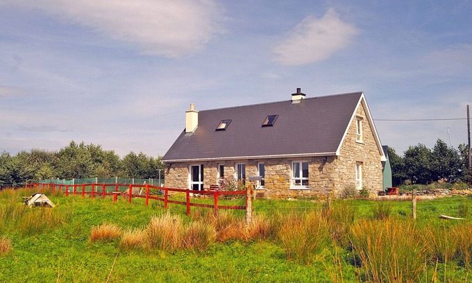 Lecemy Other | Calhame - Three Bedroom House, Sleeps 6