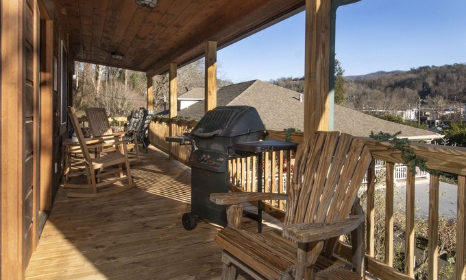 Bryson City Bed & Breakfast | Discover Calhoun House Inn & Suites: 9.6/10 Guest Rated