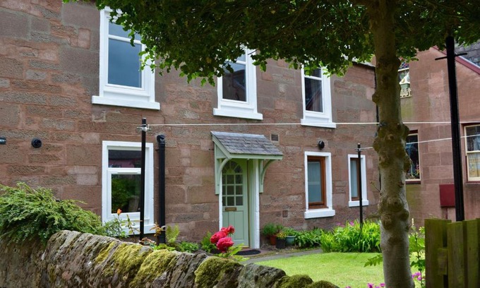 Alyth House | Exceptional Stays at Caliburn - Rated 9.3/10 for Families