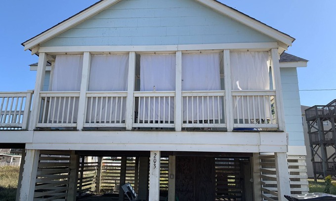 Kitty Hawk Cottage | Pet-Friendly Calico Jack's Galley with Ocean Views