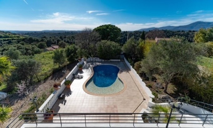 Montaleigne Villa | Inviting Californian Villa with Pool, Close to the Beach