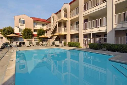 Rancho Cordova Hotel | Discover California Inn and Suites in Rancho Cordova