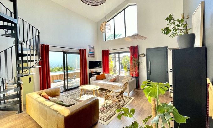 Angresse House | Californian House: Oceanfront Retreat with Private Pool