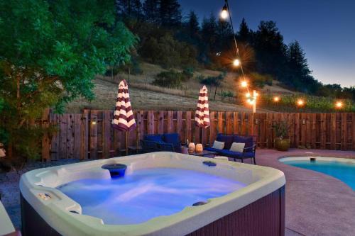 Calistoga House | Explore Calistoga Vineyard Getaway with Pool & Hot Tub