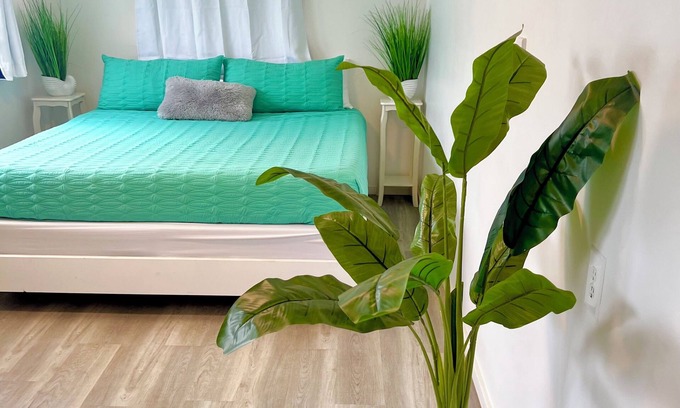 Waialua Cottage | Oceanview Hawaiian Cottage on North Shore - 10/10 Rated!