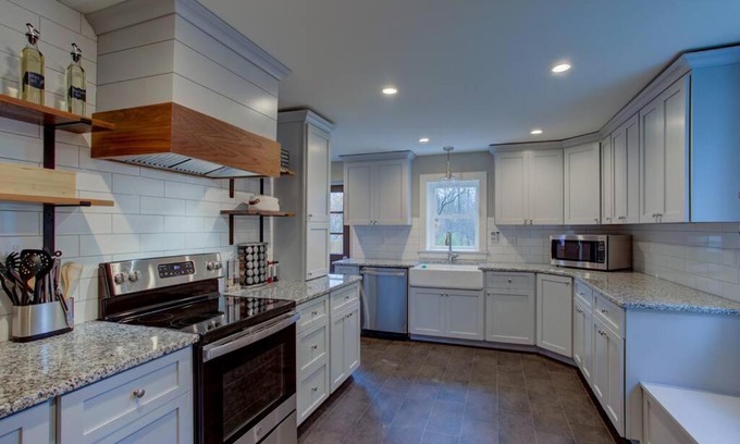 Salunga House | Discover Calla Lily Farmhouse: Family-Friendly Retreat