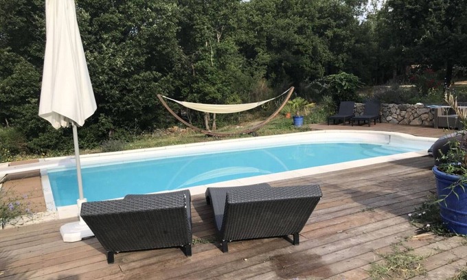 Callian Apartment | Escape to Callian: Studio "Les Rosiers" with Oceanfront View