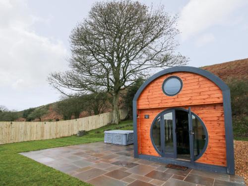 Kingswood House | Unforgettable Stay at Callow Pod - 4-Star & Child Friendly