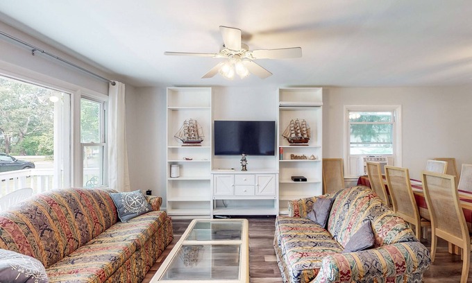 Shady Side House | Unforgettable Calloway Drive Retreat with Oceanfront Pool