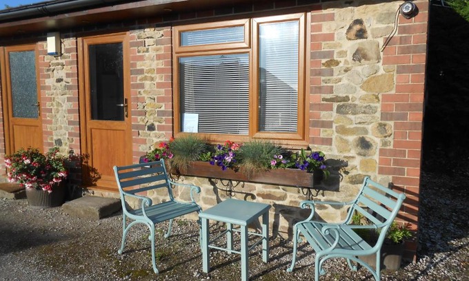Belper House | Cozy Callwood Farm Annex with Kitchen & Breakfast Included
