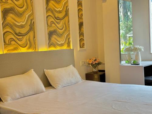 Indira Nagar Bed & Breakfast | Family-Friendly Retreat at TFFSTAYS - Comfortable Roomstay