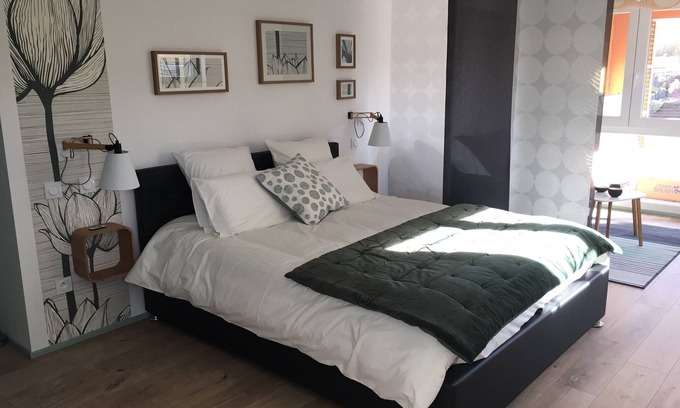 Remelfing House | Tranquil Zen Studio with Spa and Breakfast Included