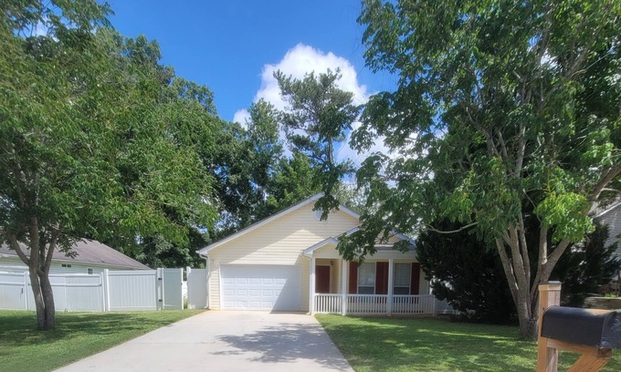 Griffin House | Inviting Retreat with Spa, Hot Tub & Family-Friendly Vibes