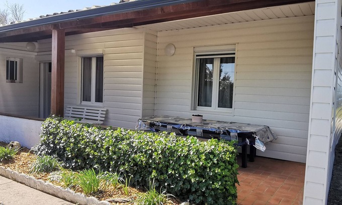 LʼAiguillon-sur-Mer House | Cozy Villa L'Aiguillon-sur-Mer with Spa and Family Amenities