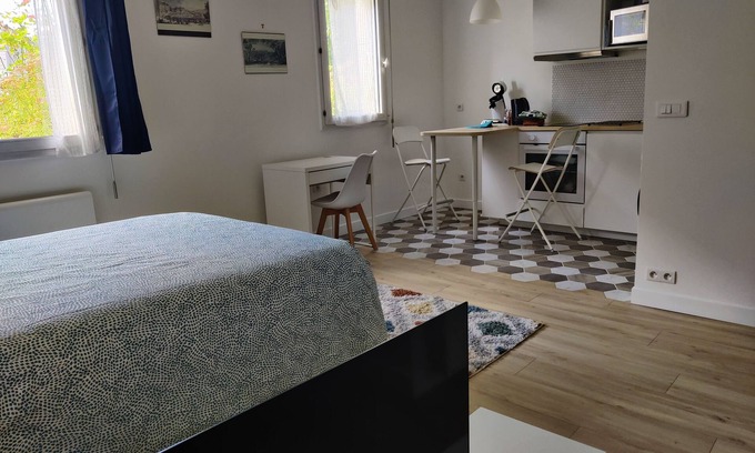 Bagneux Apartment | Serene Retreat: 4-Minute Walk to RER B & Notre Dame