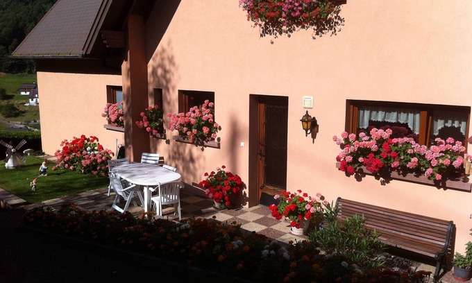 Freland Cottage | Tranquil Gîte in Alsace: Top-Rated with Family Amenities