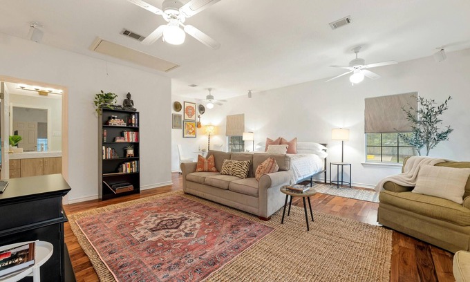 Deer Creek Apartment | Tranquil Studio Retreat with Breathtaking Sunrises