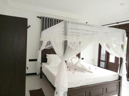 Matara Villa | Serene Villa Stay: Pet Friendly & Steps from Mirissa