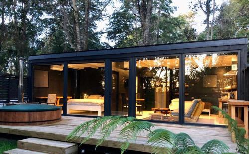 Puerto Klocker Cabin | Calma Cabins: Beachfront Bliss with Unmatched 10/10 Rating