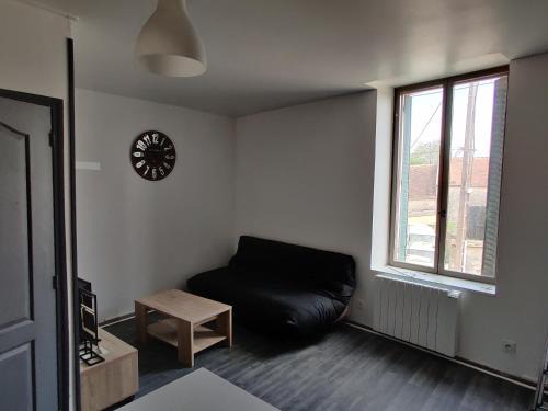 Chateau-Landon Apartment | Cozy Duplex Retreat: Child-Friendly with High Guest Ratings