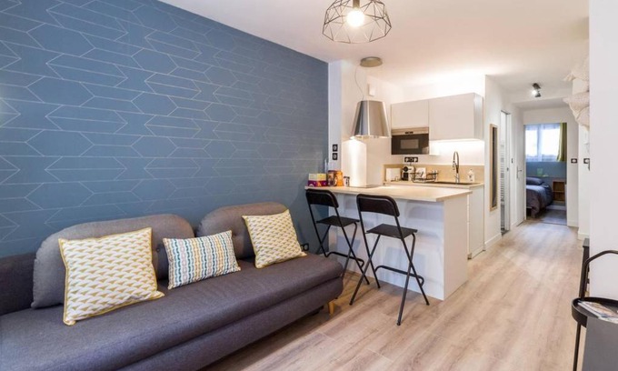 Le Busca Apartment | Charming Retreat near Jardin des Plantes - Family Friendly