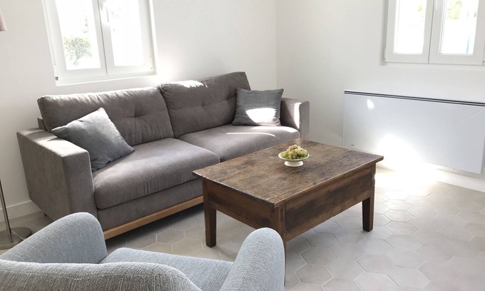 Bangor House | Comfort Near the Market with Family-Friendly Amenities