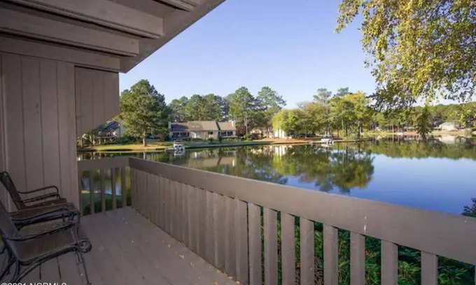 Pinehurst Condo | Tranquil Lake View Hotel with Pool Near Pinehurst Resort