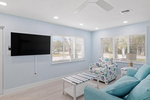 Sanibel House | Pet-Friendly 2BR Caloosa Retreat at Palmview Inn Sanibel