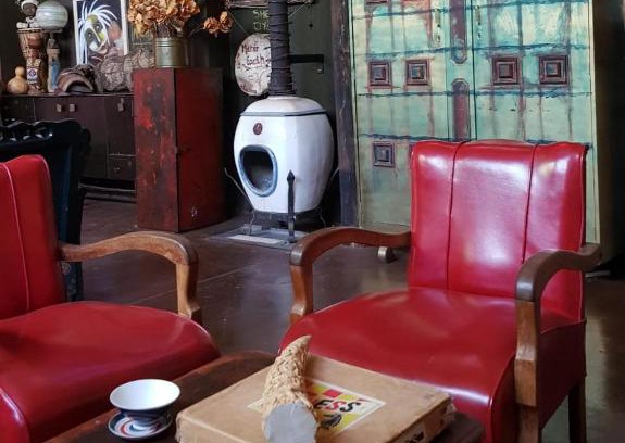 Calvinia House | Discover Calvinia Magic Garden: Pet-Friendly Retreat