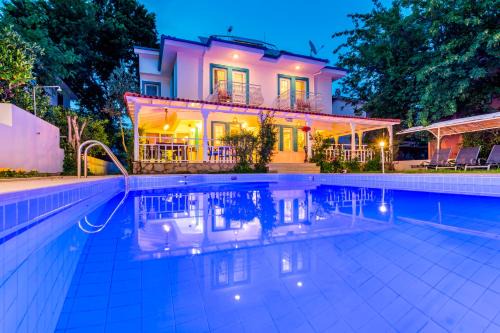Dalyan City Center Hotel | Cozy Oceanfront Suites with Pool and Pet-Friendly Perks