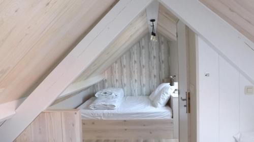 Westouter House | Discover Calypso Massimo: Pet and Child Friendly Retreat