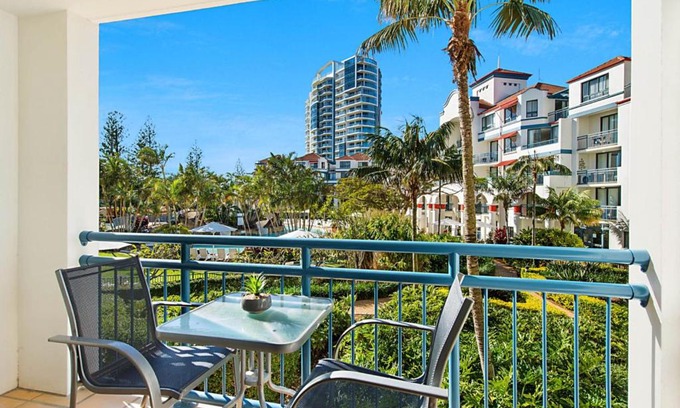 Coolangatta Hotel | Oceanfront Calypso Plaza Resort - Guest Rated 8.8/10