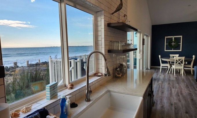 Ocean Shores House | Cozy Calypso's View - Waterfront Home with Great Amenities