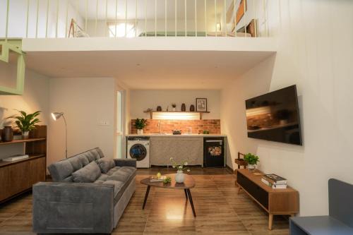 Quang An Apartment | Cam Art Double Suites West Lake, food street, bars