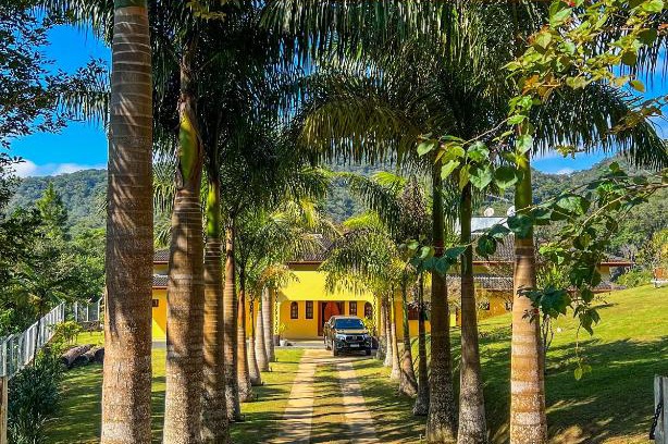 Santa Rita do Ribeira House | Discover Camacica Pousada: Top-Rated Stay with Pool & Hot Tub