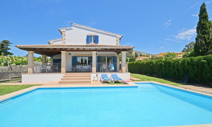 Cielo de Bonaire Ski Chalet | Elegant Camamila House: Oceanfront Bliss for Families