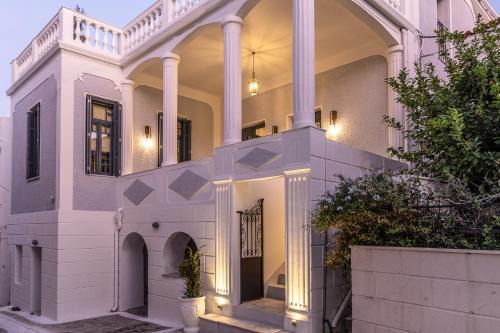 Paleopolis Hotel | Unforgettable CAMARA SUITES: Guest Rated 9.8 & Pet Friendly