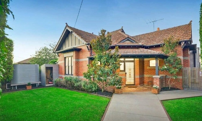 Camberwell House | Inviting Camberwell Holiday Home with Pool & Breakfast