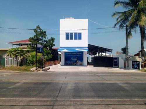Mittakpheap Apartment | Family-Friendly Cambodia Diving Academy for Memorable Getaways