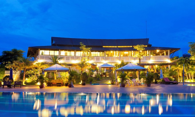 Ruessei Kaev Hotel | Comfortable Cambodian Country Club with Pool and Spa Access