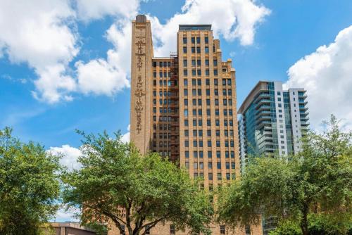 Downtown Houston Hotel | Discover Cambria Hotel Houston Downtown: Ideal for Travelers