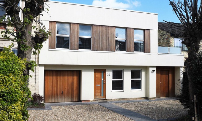 Cambridge House | Modern Cambridge Home with Pool & Breakfast Near City Centre