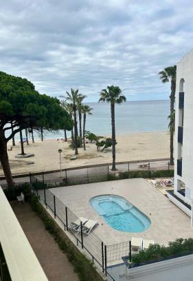 Vilafortuny Apartment | Relax at Cambrils140: 4-Star Oceanfront Retreat