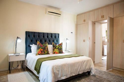 Graaff-Reinet Apartment | Family and Pet Friendly Stay at Camderest House